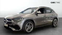Mörkgrå (grey) Begagnad 2021 Mercedes GLA200 AMG line SUV | 329 900 kr (Marknadspris)