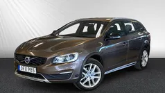 Brun Begagnad 2016 Volvo V60 CC Summum Kombi | 194 400 kr (Marknadspris)