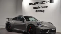 Mörkgrå (grey) Begagnad 2023 Porsche 911 Carrera 4 GTS Sportkupé | 1 849 000 kr (Marknadspris)