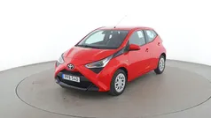 Röd Begagnad 2020 Toyota Aygo X-play Halvkombi | 119 000 kr (Marknadspris)