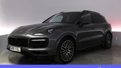 Mörkgrå Begagnad 2021 Porsche Cayenne Sport SUV | 770 900 kr (Marknadspris)