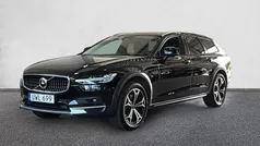Svart Begagnad 2022 Volvo V90 CC Momentum Kombi | 349 900 kr (Marknadspris)