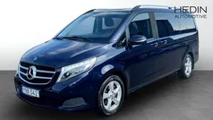 Mörkblå (blue) Begagnad 2017 Mercedes V220 Edition Minibuss | 339 900 kr
