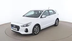 Vit Begagnad 2017 Hyundai i30 Comfort Halvkombi | 172 000 kr (Marknadspris)