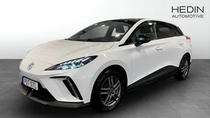 Begagnad MG MG4 EV Luxury 150 kW (204 HK) 2022 Vit Halvkombi
