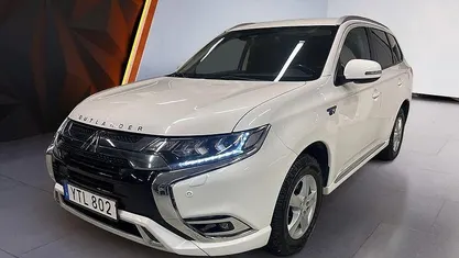 Begagnad Mitsubishi Outlander P-HEV Edition 165 HK (121 kW) 2018 Vit SUV