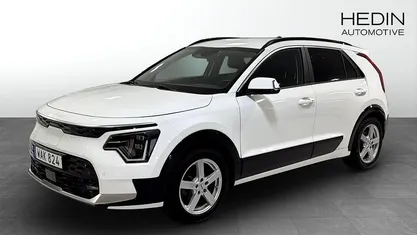 Vit Begagnad 2023 Kia Niro Advance SUV | 339 900 kr (Marknadspris)