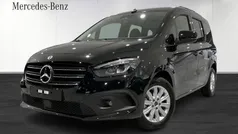 Begagnad 2023 Mercedes 180 Sedan | 292 450 kr (Superpris)