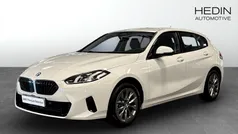 Vit (white) Begagnad 2024 BMW 120 Shadowline Halvkombi | 324 700 kr