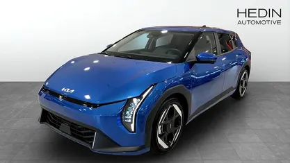 Blå (blue) Ny 2025 Kia EV4 Plus Halvkombi | 521 000 kr (Marknadspris)