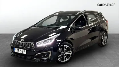 Svart Begagnad 2018 Kia Ceed Halvkombi | 144 900 kr (Marknadspris)