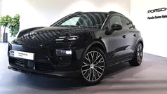Svart (black) Begagnad 2024 Porsche Macan SUV | 890 000 kr (Marknadspris)