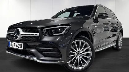Grå Begagnad 2021 Mercedes GLC300e AMG line Kombi | 459 900 kr (Marknadspris)