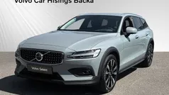 Grå Begagnad 2024 Volvo V60 CC Kombi | 459 900 kr (Marknadspris)