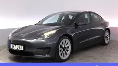Grå Begagnad 2022 Tesla Model 3 Standard Range Plus Sedan | 289 900 kr (Bra pris)