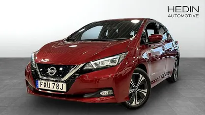 Begagnad Nissan Leaf 110 kW (150 HK) 2020 Röd Halvkombi