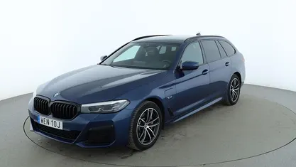 Blå Begagnad 2022 BMW 530e M Sport Kombi | 417 000 kr (Marknadspris)
