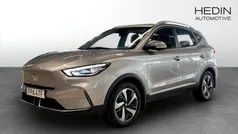 Silver metallic Begagnad 2022 MG ZS Luxury Sedan | 259 900 kr (Marknadspris)