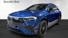 Blå (blue) Ny 2025 Mercedes EQA250+ AMG SUV | 602 500 kr (Marknadspris)