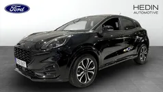 Svart (black) Begagnad 2022 Ford Puma ST-Line Halvkombi | 209 900 kr (Marknadspris)