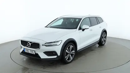 Vit Begagnad 2019 Volvo V60 CC Kombi | 309 000 kr (Marknadspris)