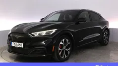 Svart Begagnad 2021 Ford Mustang Mach-E SUV | 346 900 kr (Bra pris)