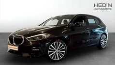 Svart (black) Begagnad 2019 BMW 118 Sport Line Halvkombi | 229 700 kr (Marknadspris)