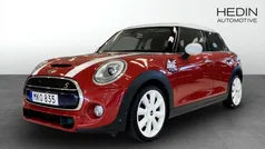 Röd (red) Begagnad 2017 Mini Cooper S Halvkombi | 174 900 kr (Marknadspris)