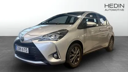 Begagnad Toyota Yaris 112 HK (82 kW) 2017 Silver Halvkombi