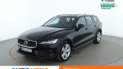 Begagnad 2019 Volvo V60 CC Momentum Kombi | 282 000 kr (Marknadspris)