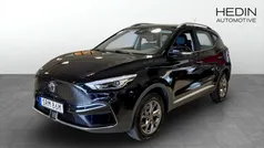 Svart (black) Begagnad 2022 MG ZS Luxury Sedan | 249 900 kr (Superpris)