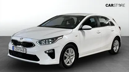 Vit Begagnad 2020 Kia Ceed Halvkombi | 129 900 kr (Bra pris)