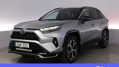 Grå Begagnad 2023 Toyota RAV4 Hybrid Premium SUV | 534 900 kr (Marknadspris)