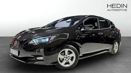 Svart Begagnad 2023 Nissan Leaf N-Connecta Halvkombi | 204 900 kr (Marknadspris)