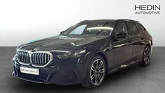 Svart (black) Begagnad 2025 BMW 520 M Sport Kombi | 558 700 kr (Marknadspris)