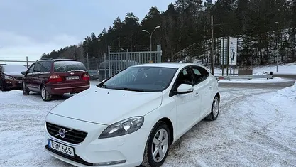 Begagnad Volvo V40 120 HK (88 kW) 2015 Vit Halvkombi