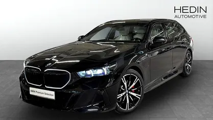 Svart Begagnad 2025 BMW 530e M Sport Kombi | 668 700 kr (Marknadspris)