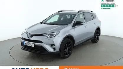 Silver Begagnad 2018 Toyota RAV4 Hybrid SUV | 206 000 kr (Bra pris)