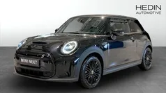 Svart (black) Begagnad 2022 Mini Cooper SE Halvkombi | 234 700 kr (Marknadspris)