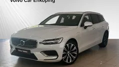 Vit Begagnad 2022 Volvo V60 Core Kombi | 389 900 kr (Marknadspris)