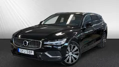 Svart Begagnad 2022 Volvo V60 Kombi | 319 800 kr (Marknadspris)