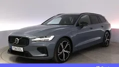 Grå Begagnad 2022 Volvo V60 Plus Kombi | 450 900 kr (Marknadspris)
