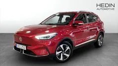 Röd (red) Begagnad 2022 MG ZS Sedan | 244 900 kr (Marknadspris)