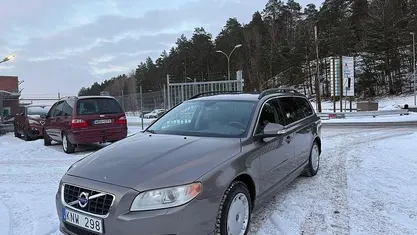 Begagnad Volvo V70 Momentum 175 HK (128 kW) 2009 Kombi