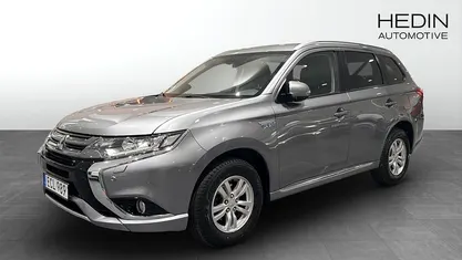 Begagnad Mitsubishi Outlander P-HEV Edition 163 HK (119 kW) 2017 Kombi