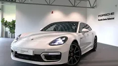 Vit Begagnad 2023 Porsche Panamera 4 Platinum Edition Sedan | 1 025 000 kr (Marknadspris)
