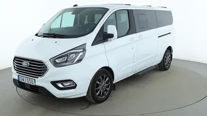 Vit Begagnad 2023 Ford Tourneo Minibuss | 415 000 kr (Superpris)