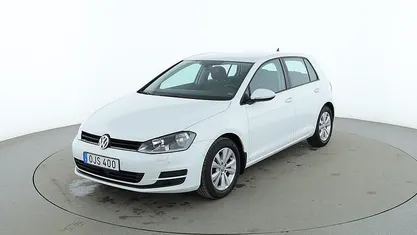 Vit Begagnad 2016 VW Golf VII Halvkombi | 117 000 kr (Marknadspris)