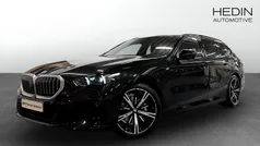 Svart (grey) Begagnad 2025 BMW 530e Shadowline Kombi | 638 700 kr (Superpris)