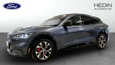 Blå (blue) Begagnad 2021 Ford Mustang Mach-E SUV | 379 900 kr (Marknadspris)
